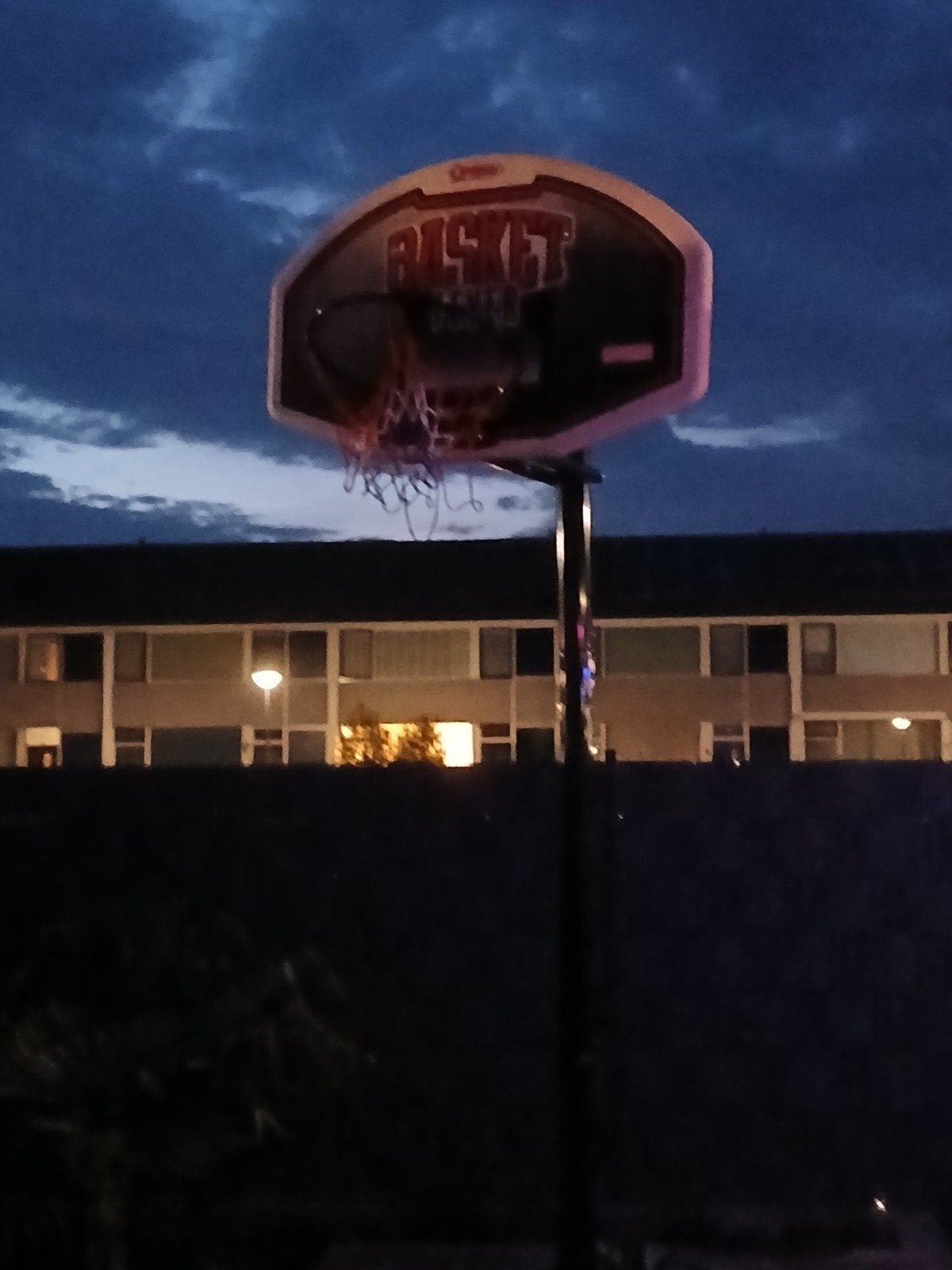 Basketbalring met paal en bord deze zit nog nieuw in doos, Sport en Fitness, Basketbal, Ophalen of Verzenden