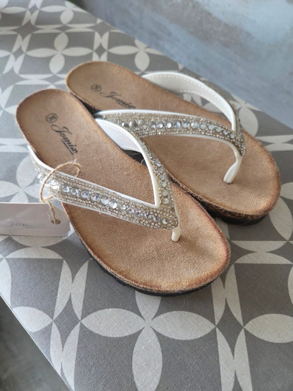 Nieuwe slippers met bling bling steentjes maat 36, Overige kleuren, Instappers, Nieuw, Ophalen of Verzenden
