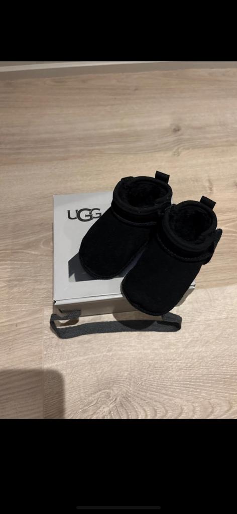 Baby Uggs, Ophalen of Verzenden, Zo goed als nieuw, Jongetje of Meisje, Schoentjes