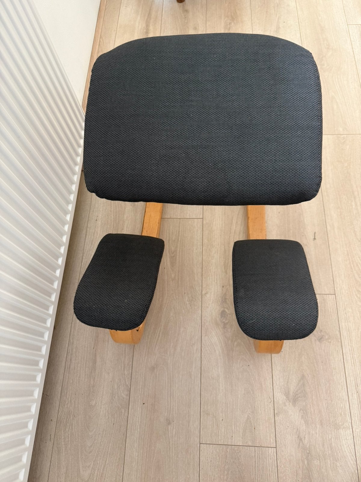 Varier Stokke Variable Balans kniestoel, Huis en Inrichting, Stoelen, Ophalen, Grijs, Stof, Eén
