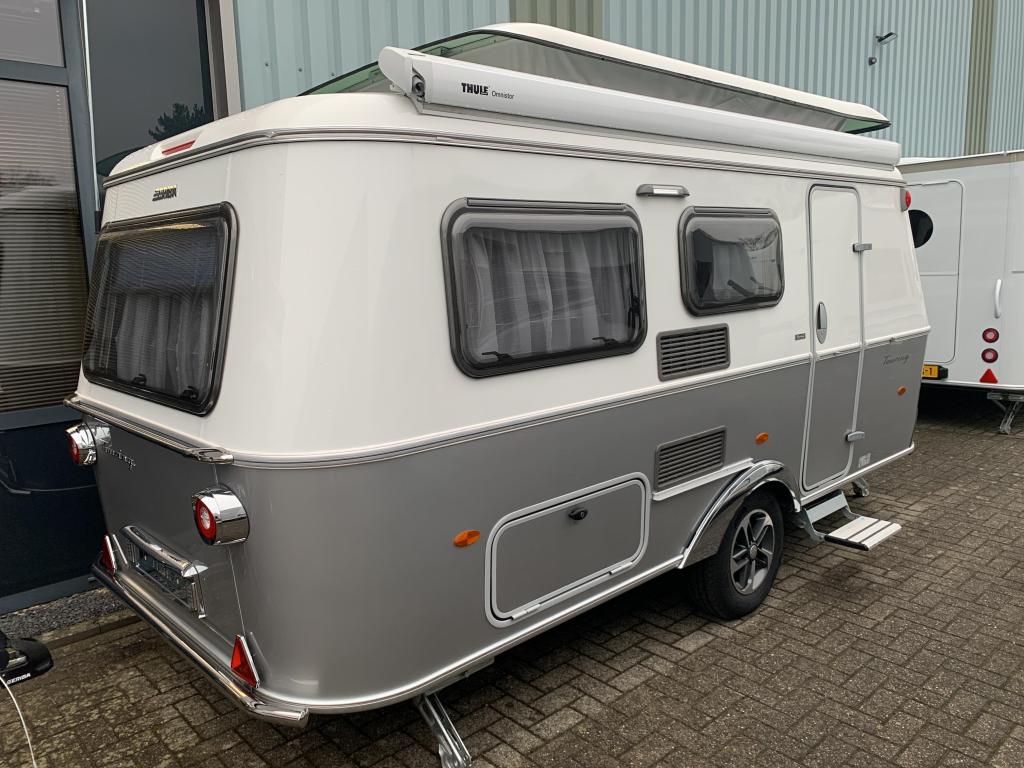 Eriba Touring Urban 530 Hordeur/Serv.luik/Luifel, Caravans en Kamperen, Caravans, Standaardzit, Bedrijf, 4 tot 5 meter, Eriba