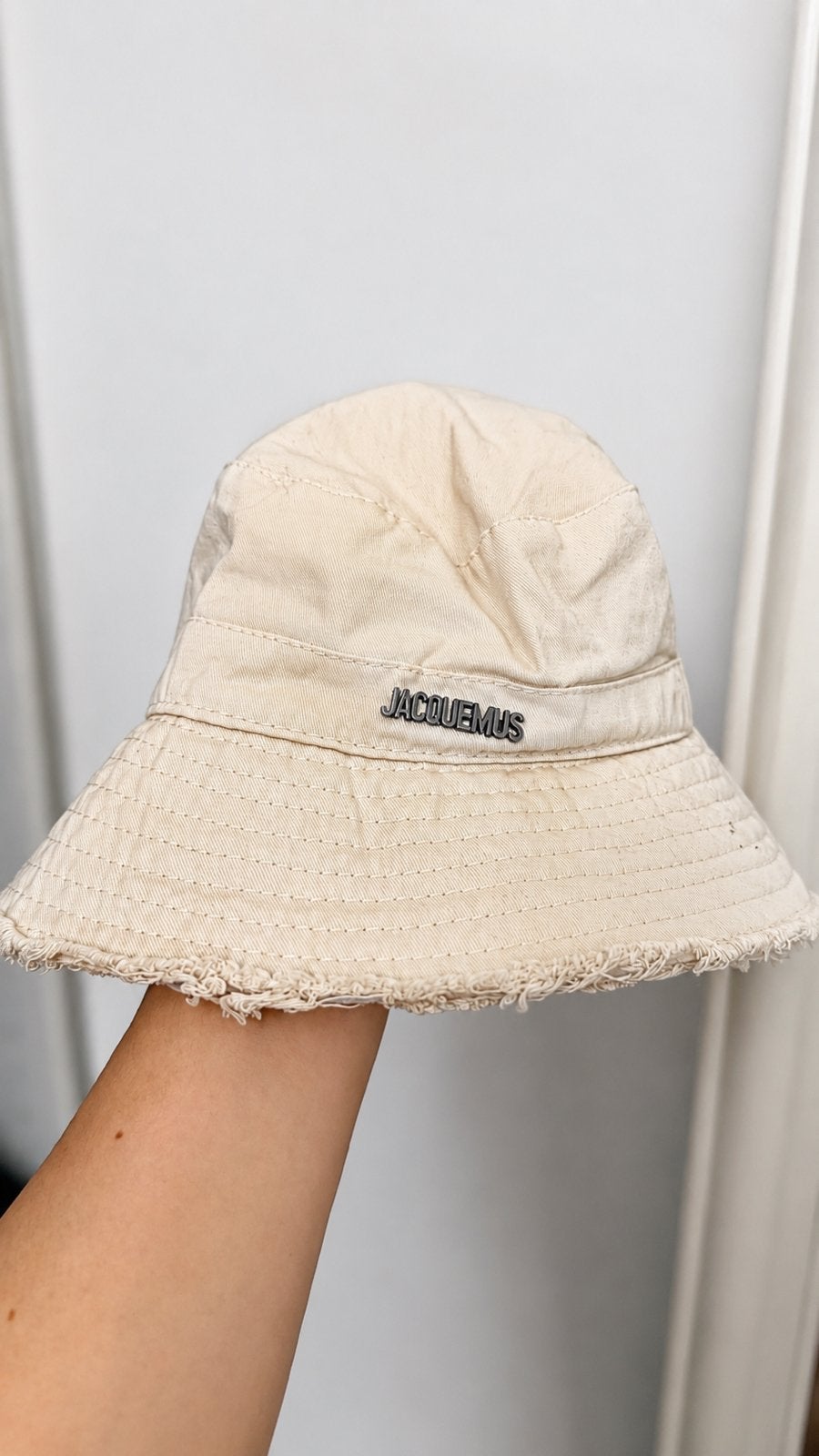 Beige bucket hat – trendy, summer essential, minimal chic, Kleding | Dames, Ophalen of Verzenden, Zo goed als nieuw, One size fits all