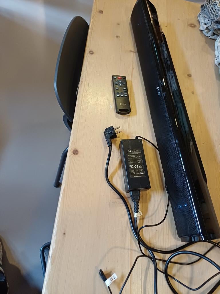 Konig Soundbar met afstandsbediening en adapter, Ophalen, Gebruikt