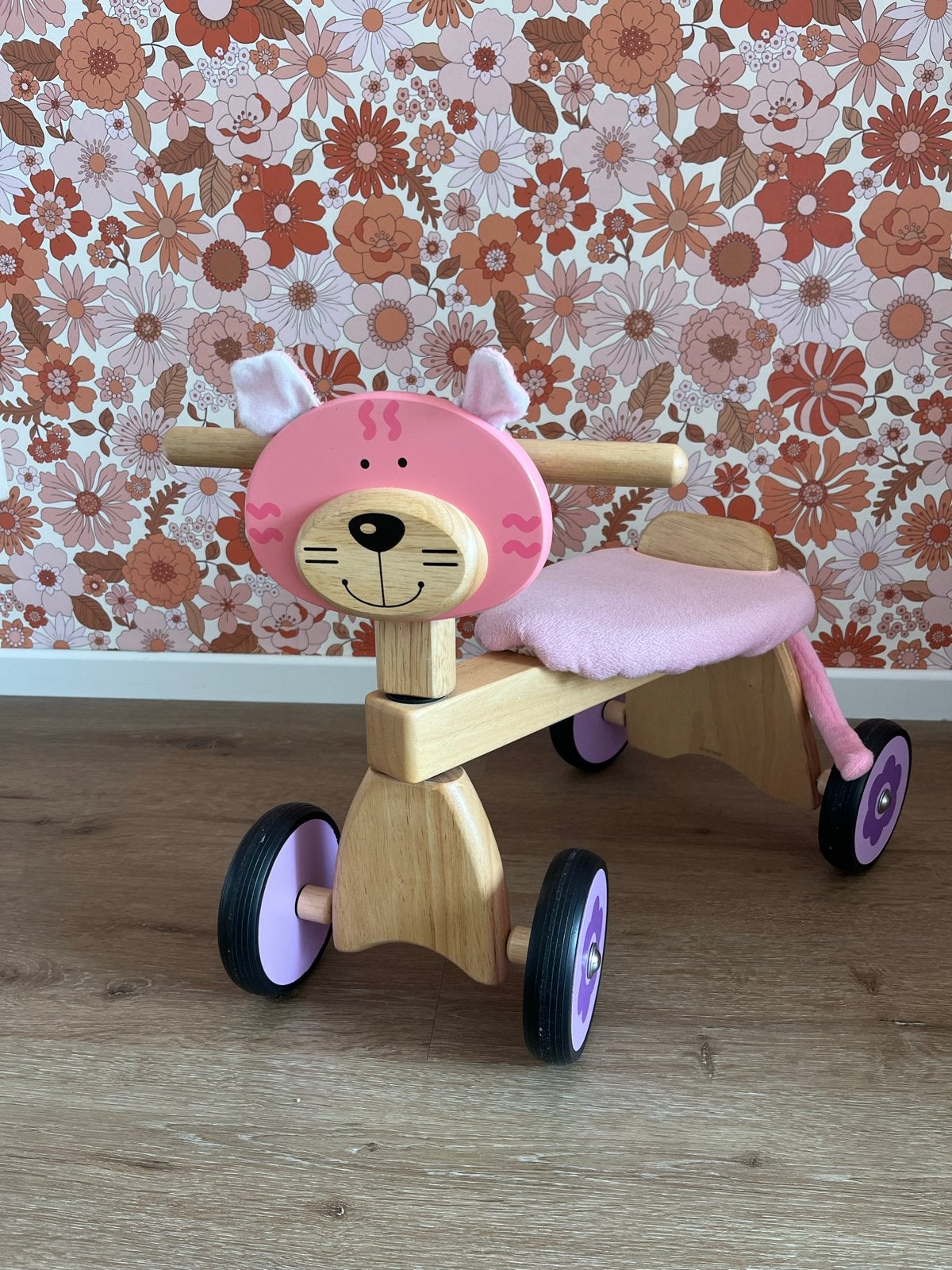 Houten loopfiets roze kat - Zo goed als nieuw, Ophalen, Zo goed als nieuw, Verstelbare zitting
