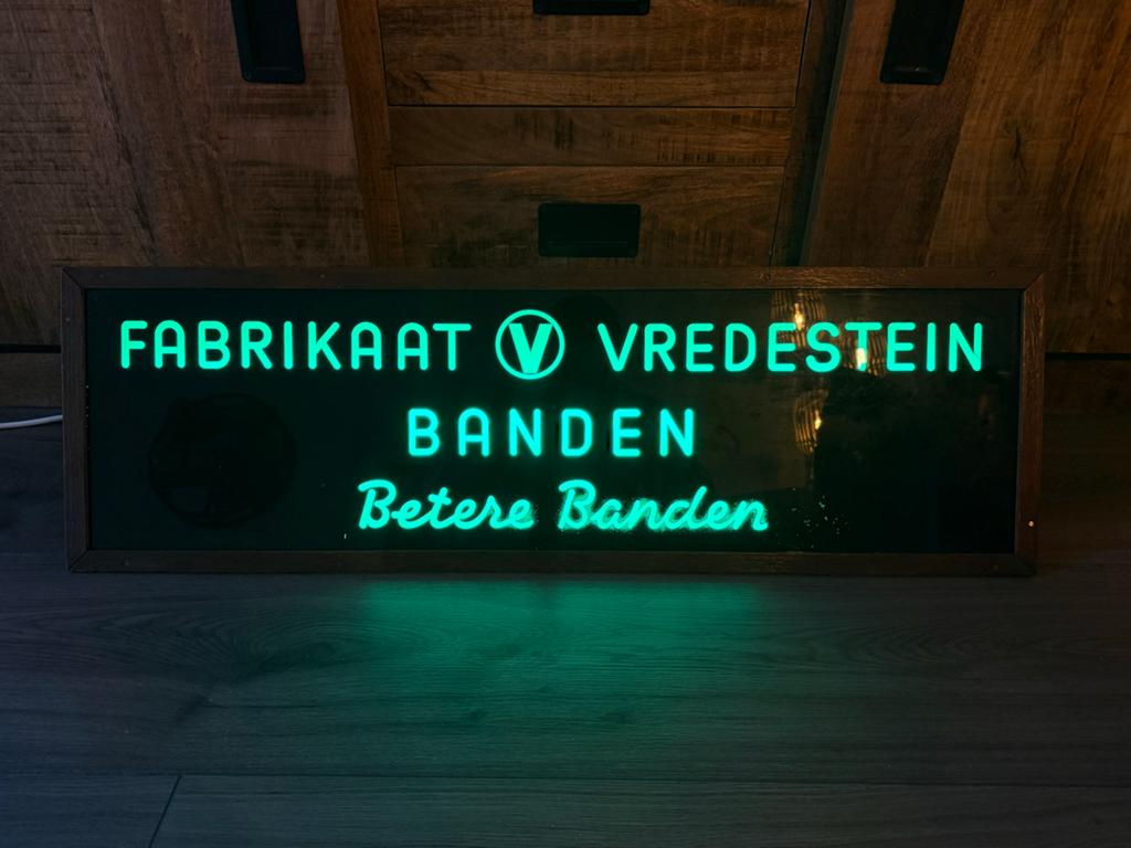 Lichtbak Vredestein Banden, Verzamelen, Merken en Reclamevoorwerpen, Ophalen of Verzenden, Gebruikt, Lichtbak of (neon) lamp