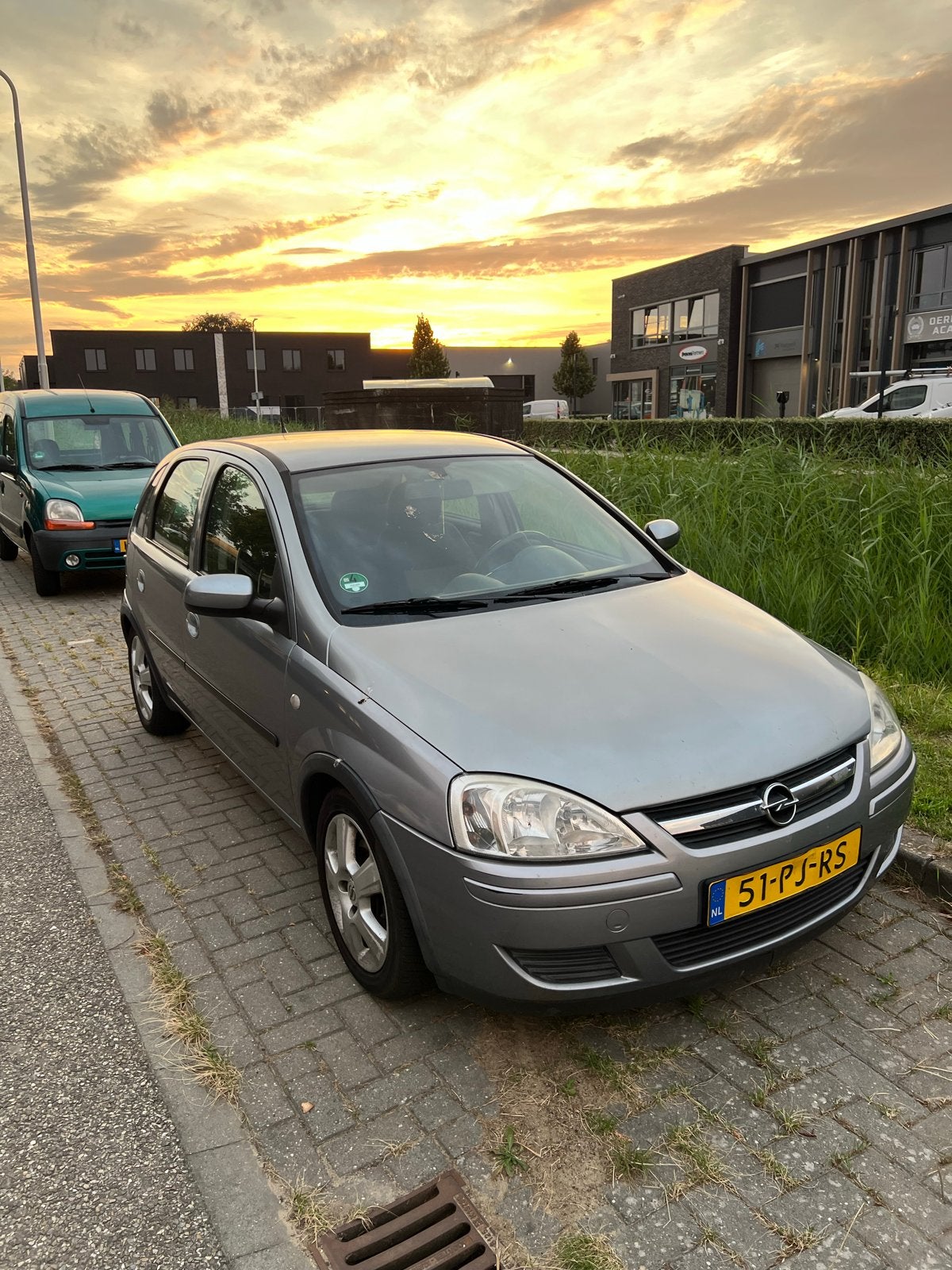 Opel Corsa 1.4 5D 2004 Grijs, Voorwielaandrijving, 450 kg, 4 cilinders, Origineel Nederlands