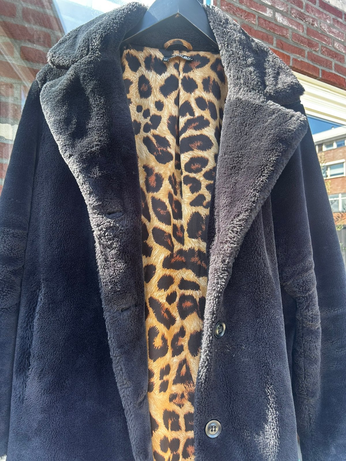 Zwarte teddyjas, Ophalen, Zo goed als nieuw, Maat 42/44 (L), Zwart