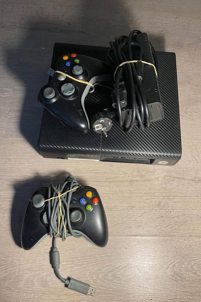Xbox 360, Ophalen, Met 2 controllers, Gebruikt, Met games