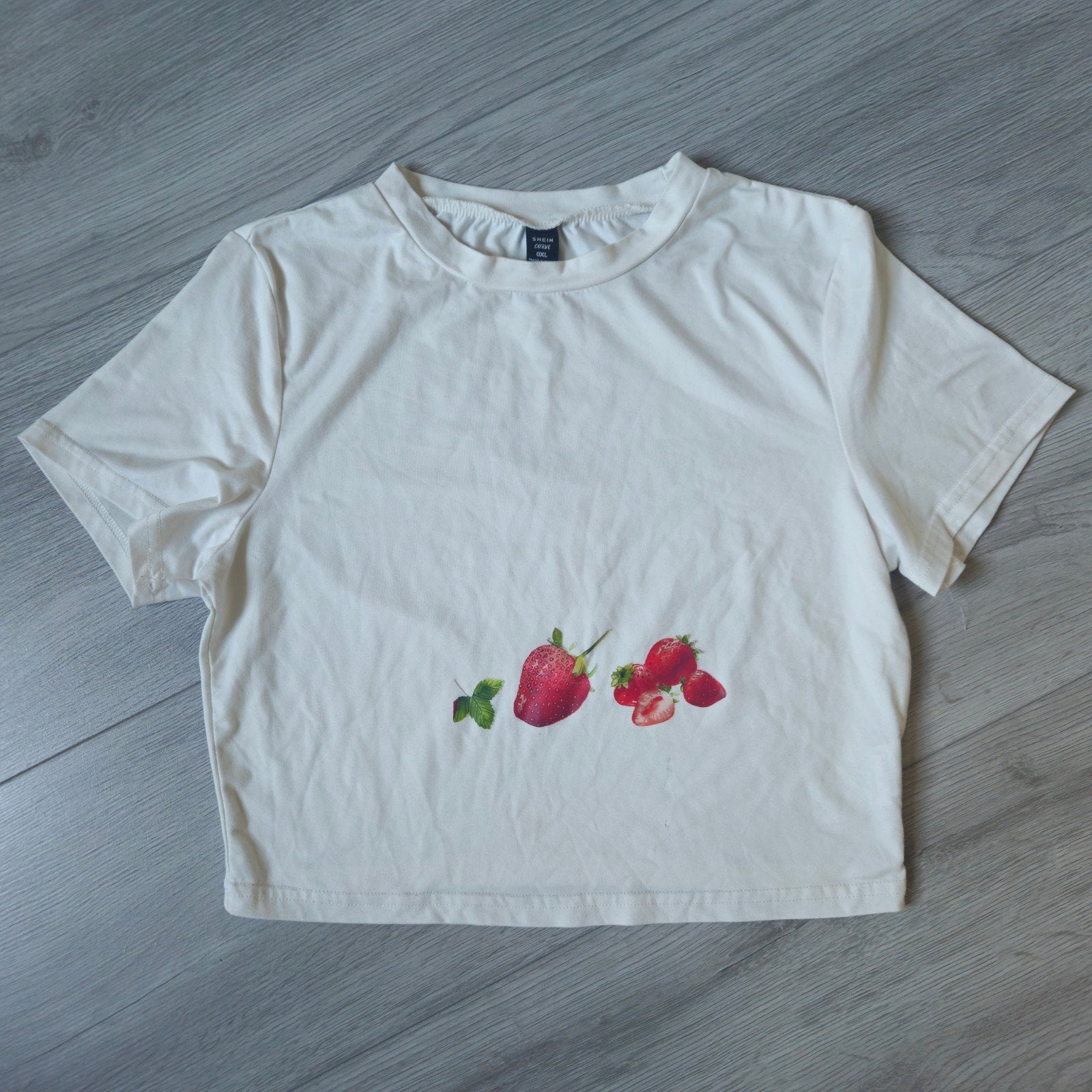 Shein Curve T-shirt met aardbeienprint - Maat 0XL, Kleding | Dames, Wit, Ophalen of Verzenden, Zo goed als nieuw, Korte mouw