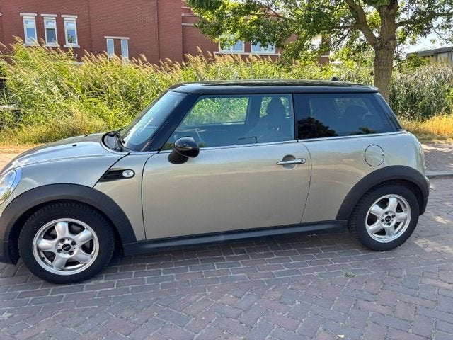 Foto 4 van Mini 1.6 ONE 2011 Sparkling Bronze Metallic
