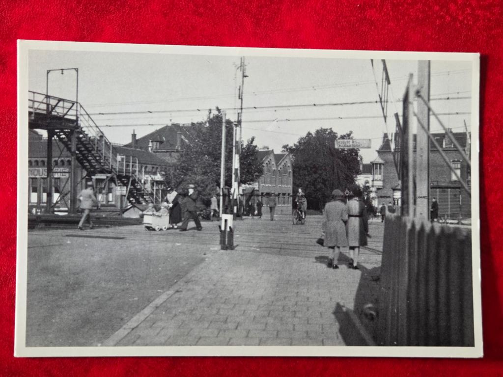 Dordrecht overgang vanaf Krispijnseweg naar Spuiweg reprint, Verzamelen, Foto's en Prenten, Ophalen of Verzenden, Voor 1940