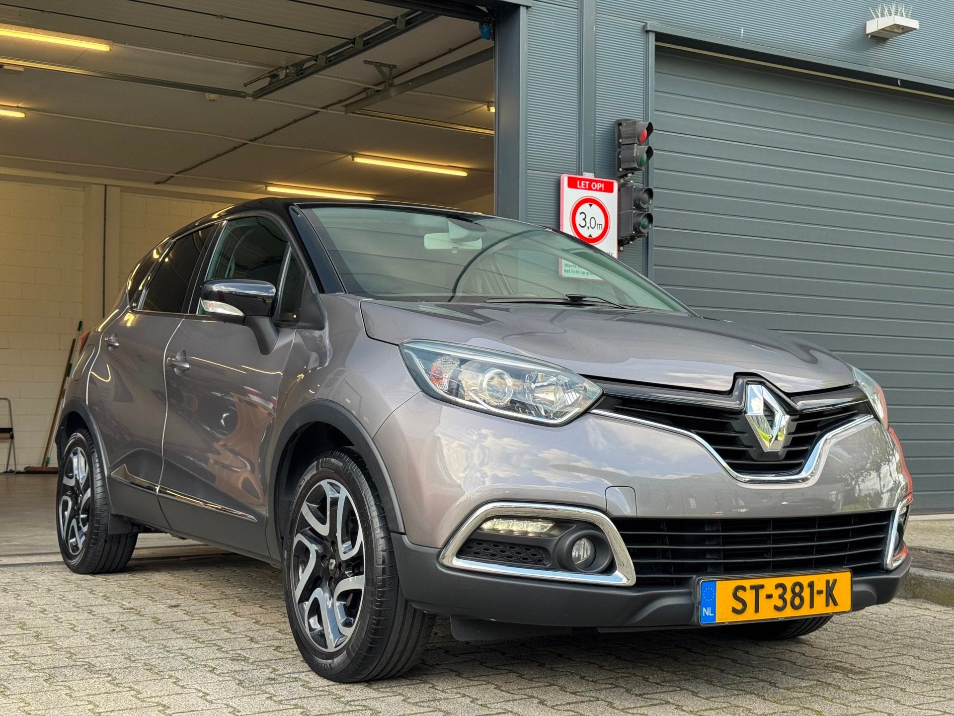 Renault Captur 0.9 TCe Helly Hansen / TREKHAAK / KEYLESS / C, Auto's, Voorwielaandrijving, Gebruikt, Huisgarantie, Met garantie (alle)