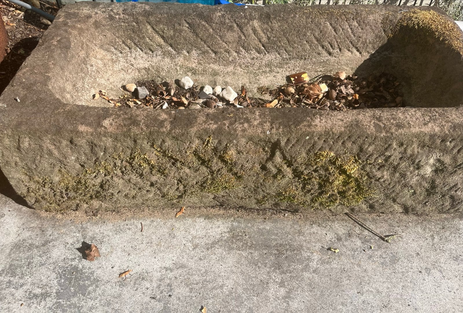 2x Massieve antieke troggen - Erg zwaar en robuust, Tuin en Terras, Bloembakken en Plantenbakken, Ophalen, Steen, Gebruikt, Balkon