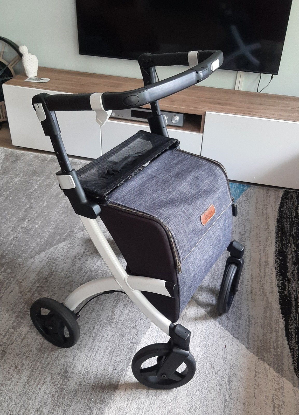 Mooie Rollz Flex rollator met grote tas. Wit, fliprem, Diversen, Rollators, Ophalen, Opvouwbaar, Gebruikt