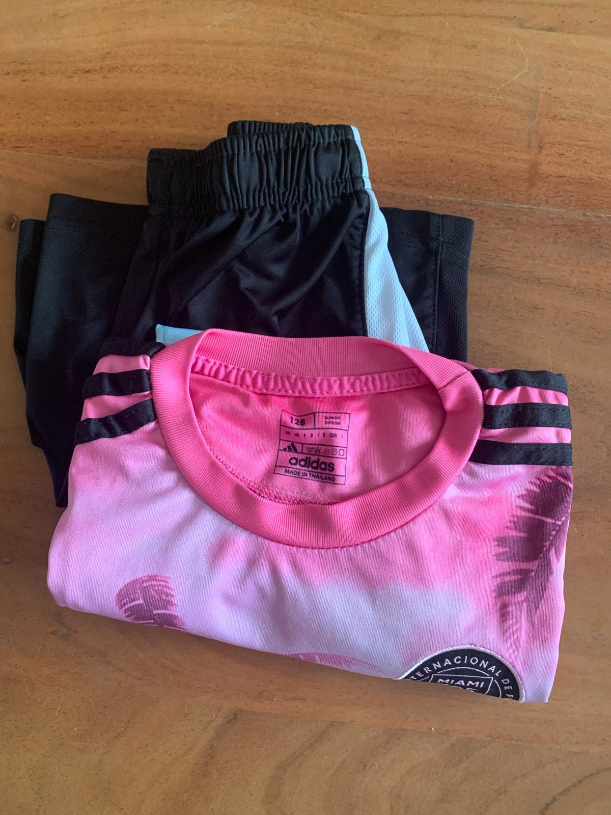 Voetbalsetje: Roze Messi shirt met broekje, Ophalen of Verzenden, Gebruikt, Buitenlandse clubs, Shirt