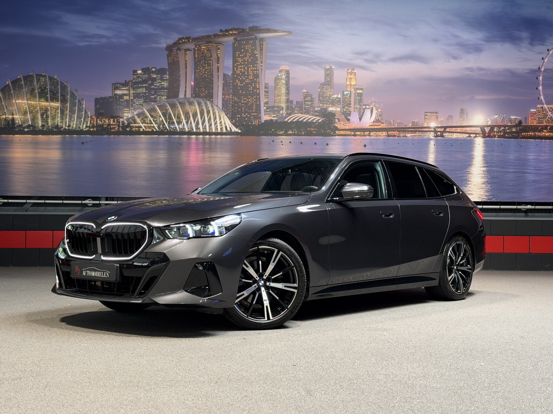 BMW 5 Serie Touring 520i |Panorama|HeadUp|Trekhaak|Crystal|C, Automaat, Achterwielaandrijving, Gebruikt, 2000 kg
