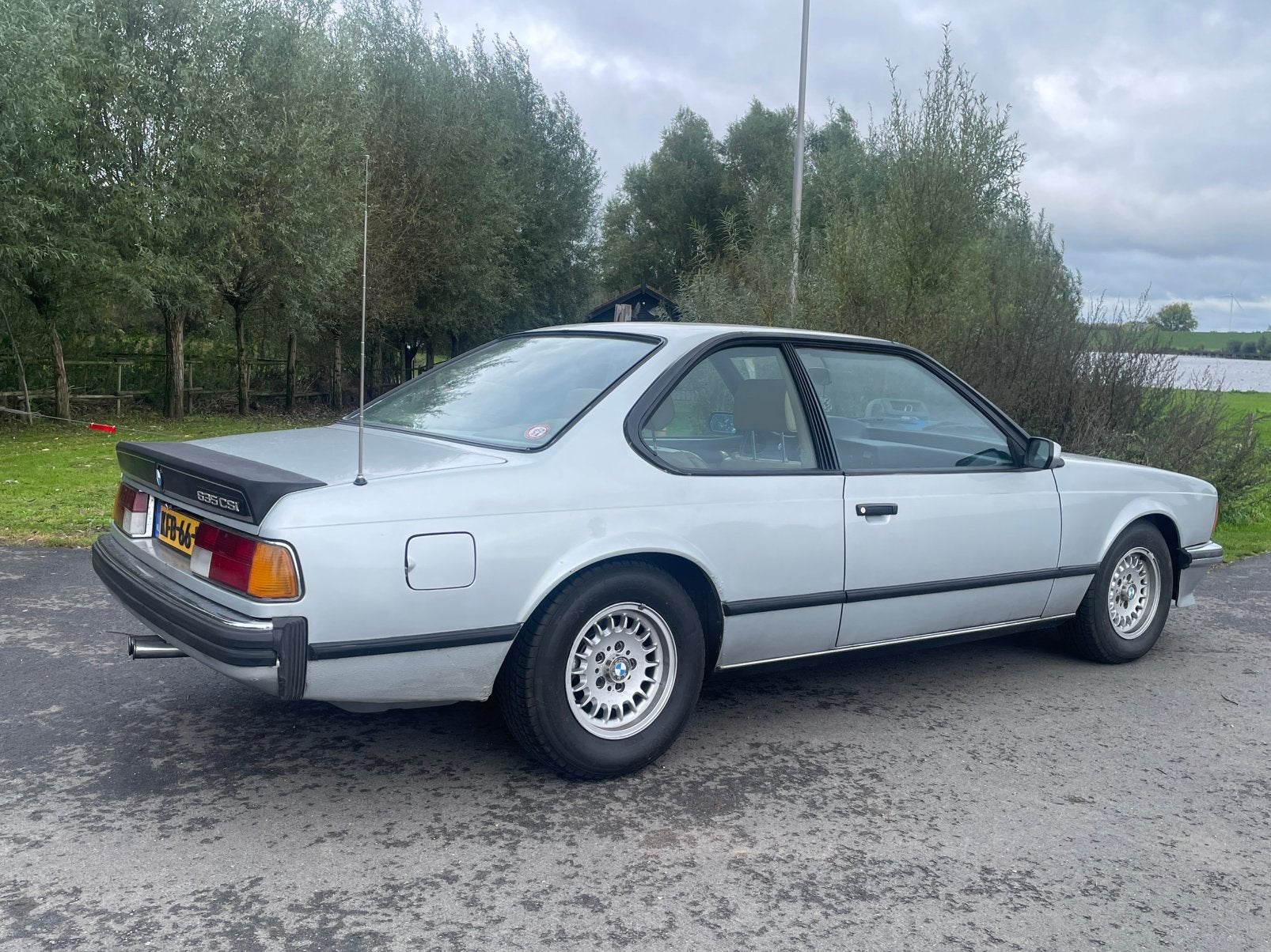 BMW E24 635csi zeldzame m90 motronic uitvoering. E32 inruil, Auto's, Automaat, 3430 cc, Beige, 4 stoelen