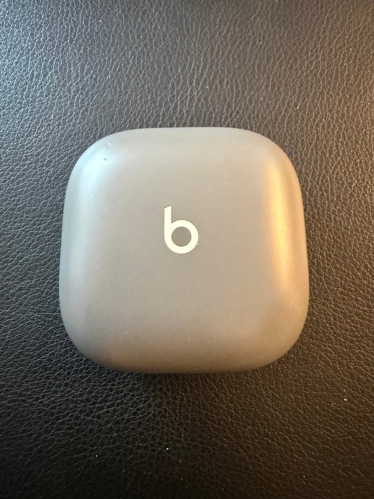 Beats by Dr. Dre Fit Pro A2578 Gray Charging Case, Gebruikt, Ophalen of Verzenden, Grijs, In oorschelp (earbud)