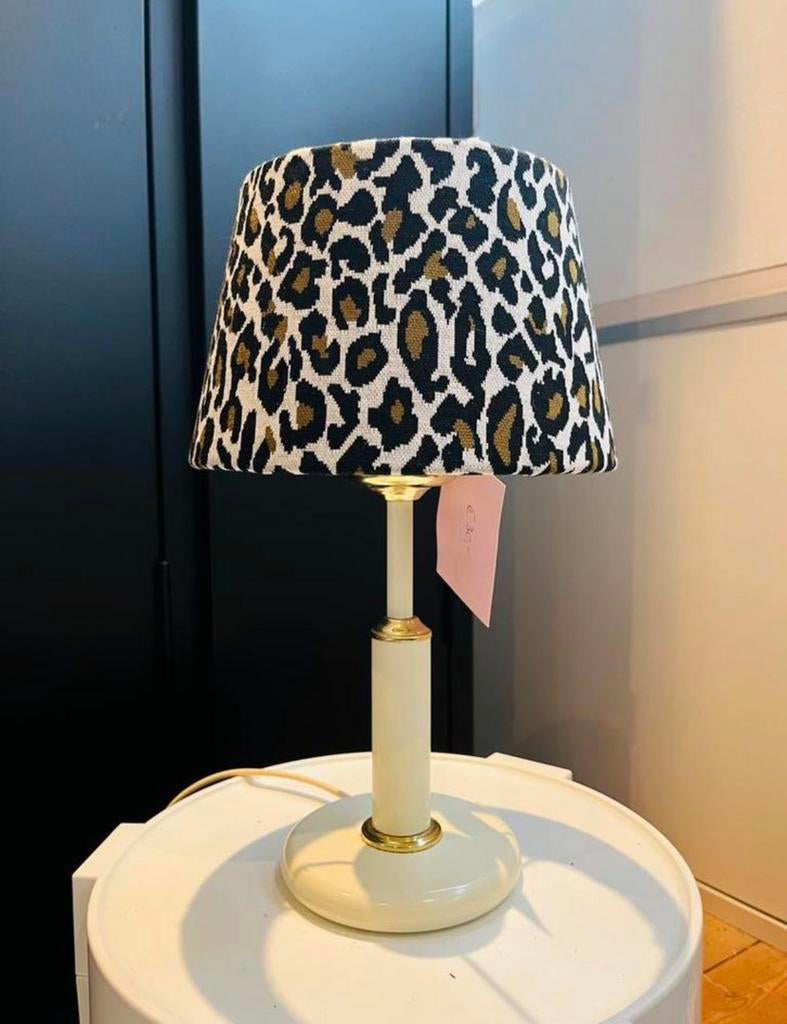 Elegante lampenvoet met gouden details, modern exemplaar, Huis en Inrichting, Lampen | Tafellampen, Ophalen of Verzenden, Zo goed als nieuw
