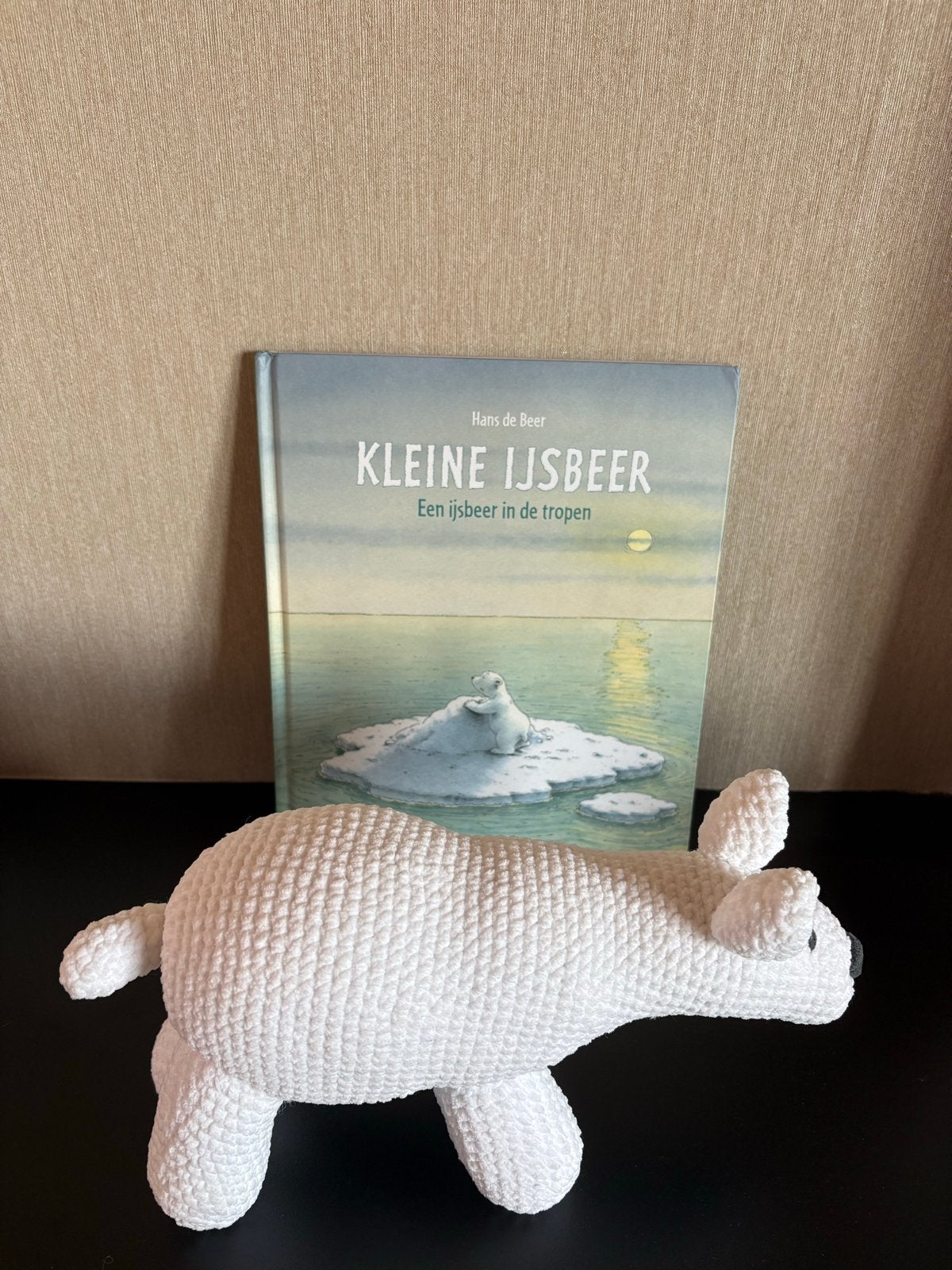 Prentenboek Kleine IJsbeer + gehaakte knuffel, Ophalen of Verzenden, Zo goed als nieuw, Prentenboek