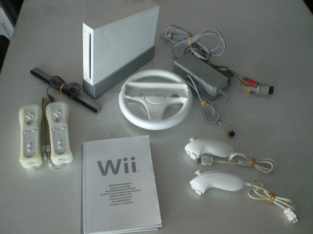 Nintendo Wii console accessoires,handleiding Wii-sports spel, Ophalen of Verzenden, Gebruikt, Met 2 controllers, Met games