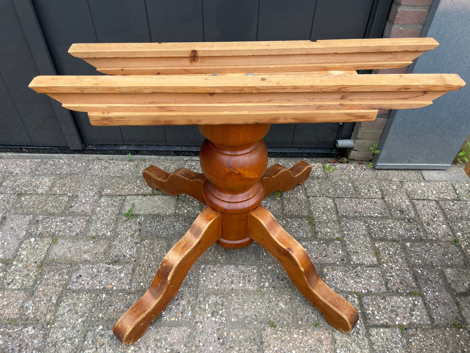 Bolpoot eettafel voet hout, Ophalen