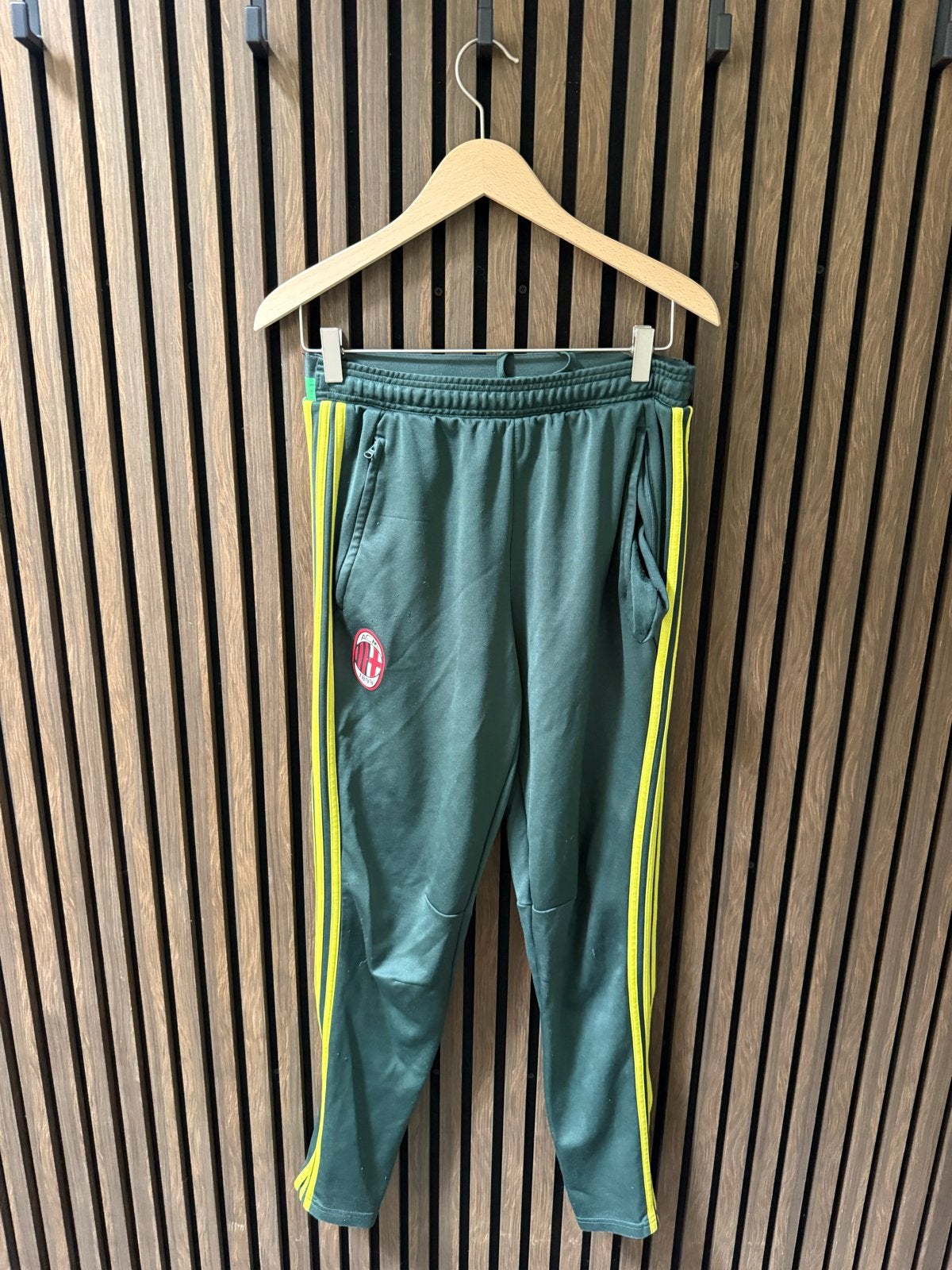Adidas AC Milan Trainingspak (broek en shirt) - Maat M, Maat 48/50 (M), Ophalen of Verzenden, Voetbal, Gedragen