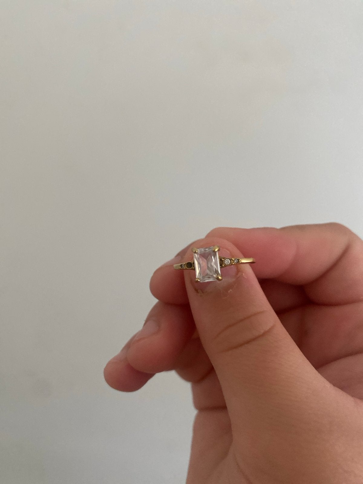Elegante zilveren ring met rechthoekige steen, Ophalen, Gebruikt, 17 tot 18, Met edelsteen