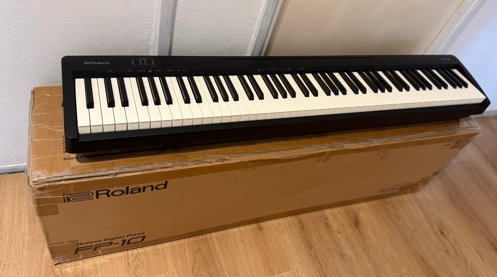 €350, Ophalen of Verzenden, Zo goed als nieuw, 88 toetsen, Roland