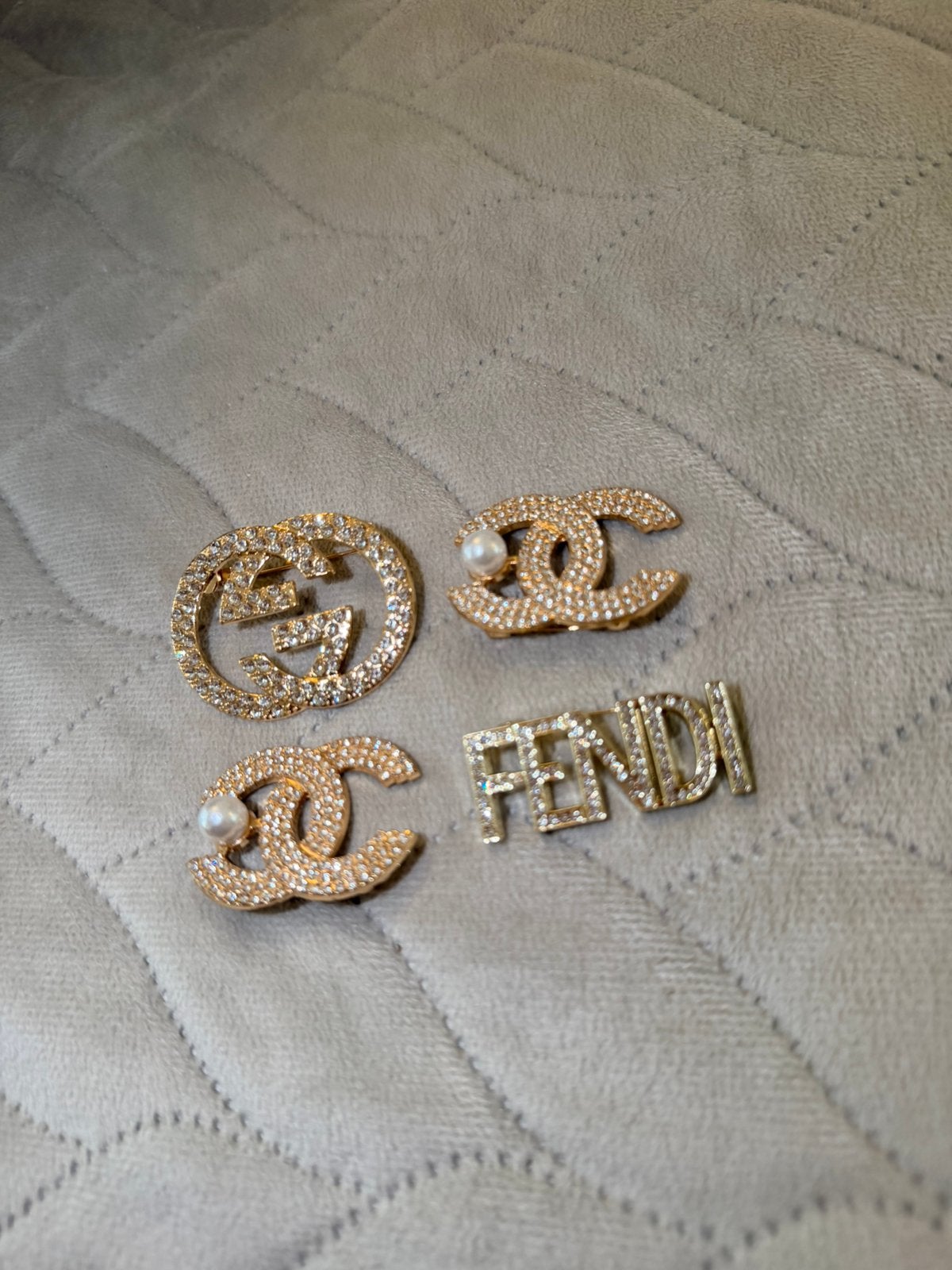 Designer broche, Ophalen of Verzenden, Zo goed als nieuw, Goud, Overige materialen