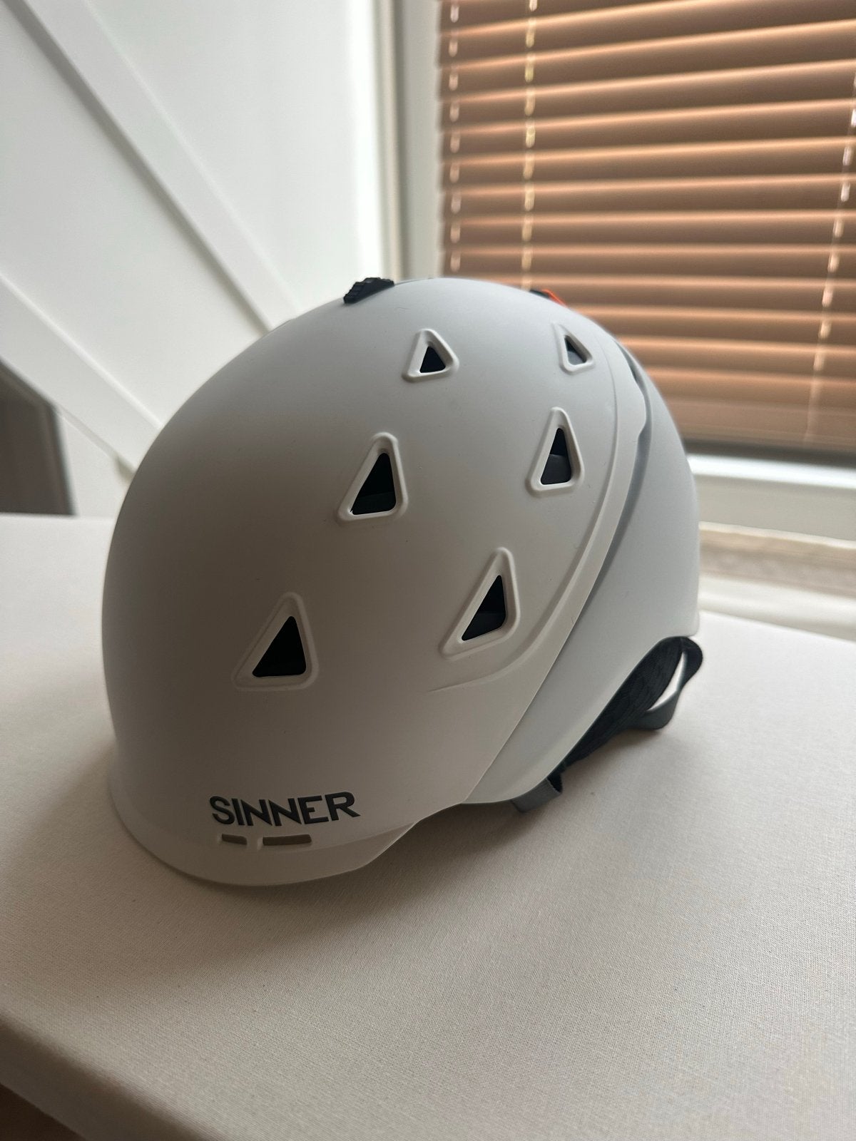 Sinner skiehelm - Veilig en comfortabel op de piste, Ophalen of Verzenden, Zo goed als nieuw, Maat 38/40 (M), Overige typen