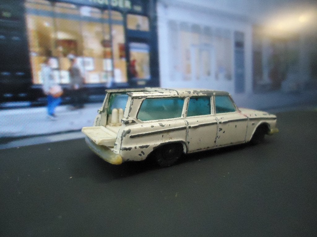 1:64 Studebaker Wagonaire Ambulance - Husky Models Nr.30, Ophalen of Verzenden, Gebruikt, Auto