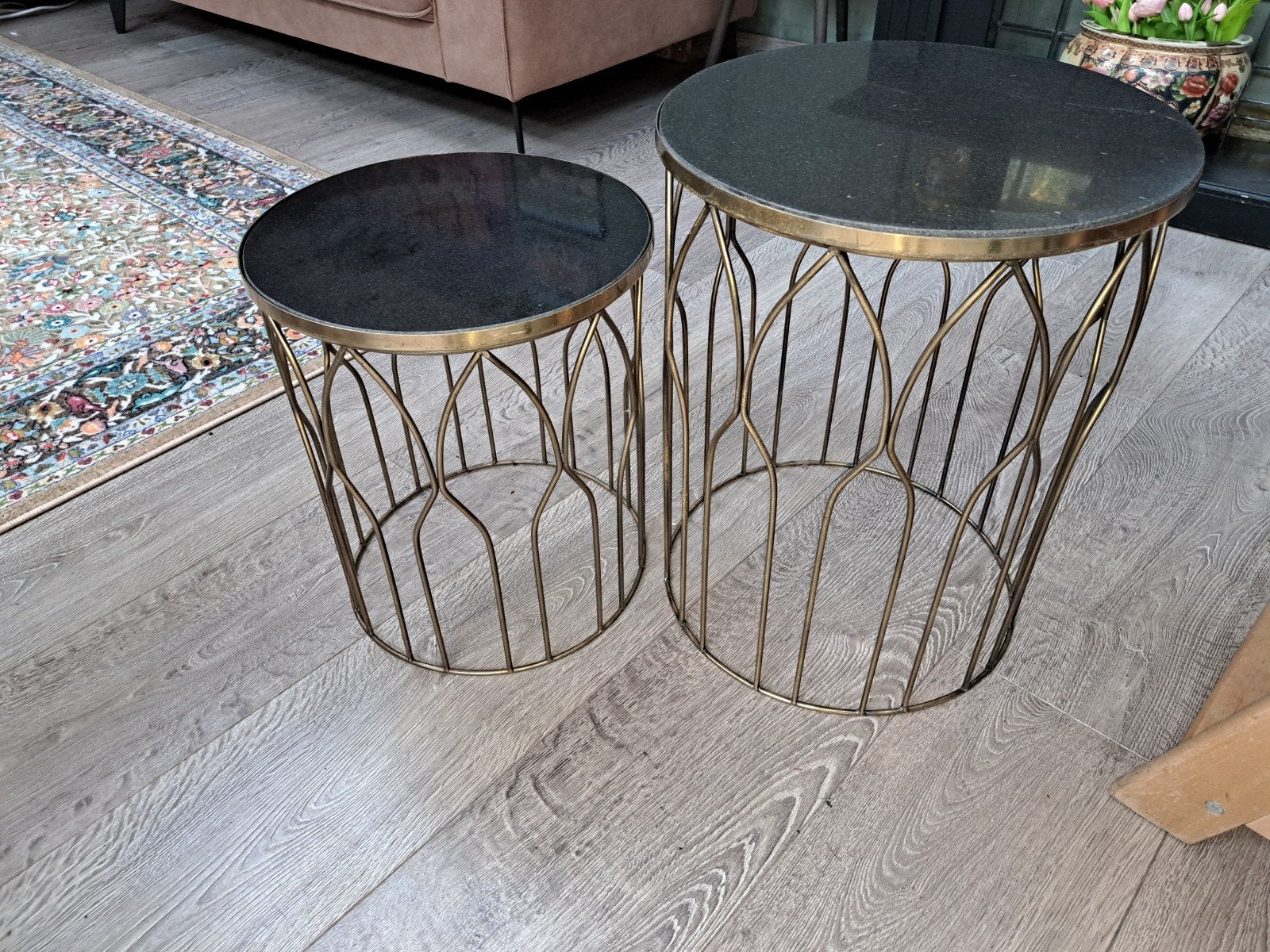 2 ronde bijzettafels
Zwarte bovenplaat steen of marmer en go, Minder dan 55 cm, Metaal of Aluminium, Rond, Zo goed als nieuw