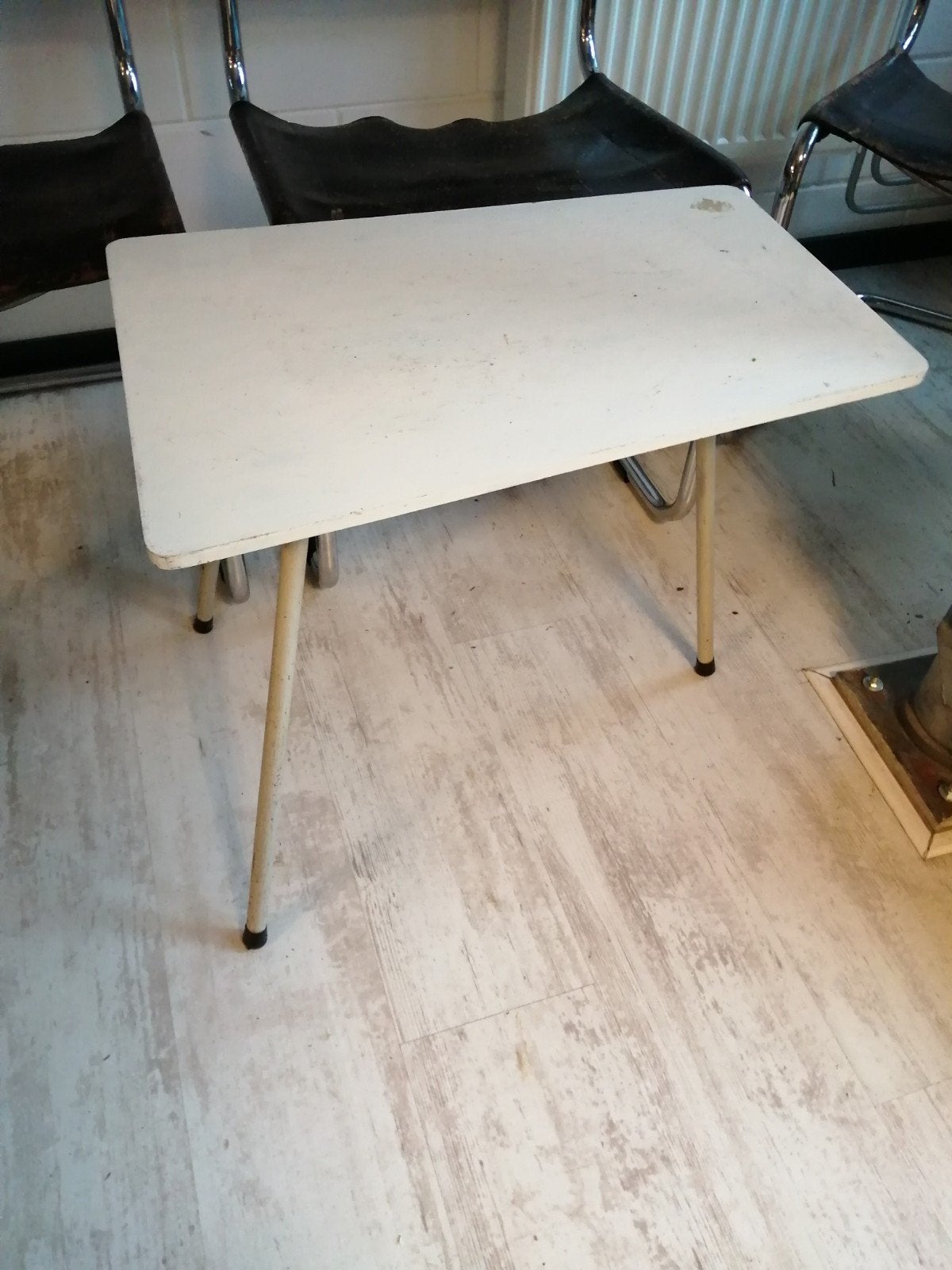 Super jaren 60 tafeltje trapezium en schuine pootjes 60 x 50, Ophalen of Verzenden