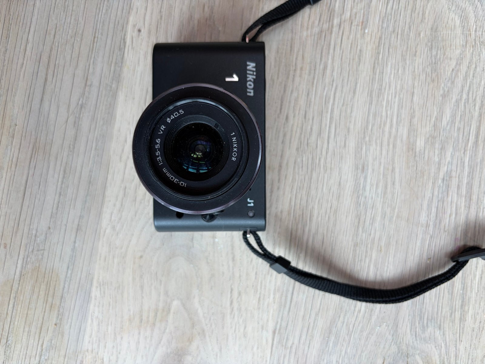 Nikon 1 J1 Systeemcamera met 10-30mm lens, Gebruikt, Beeldstabilisatie, Ophalen of Verzenden, Nikon