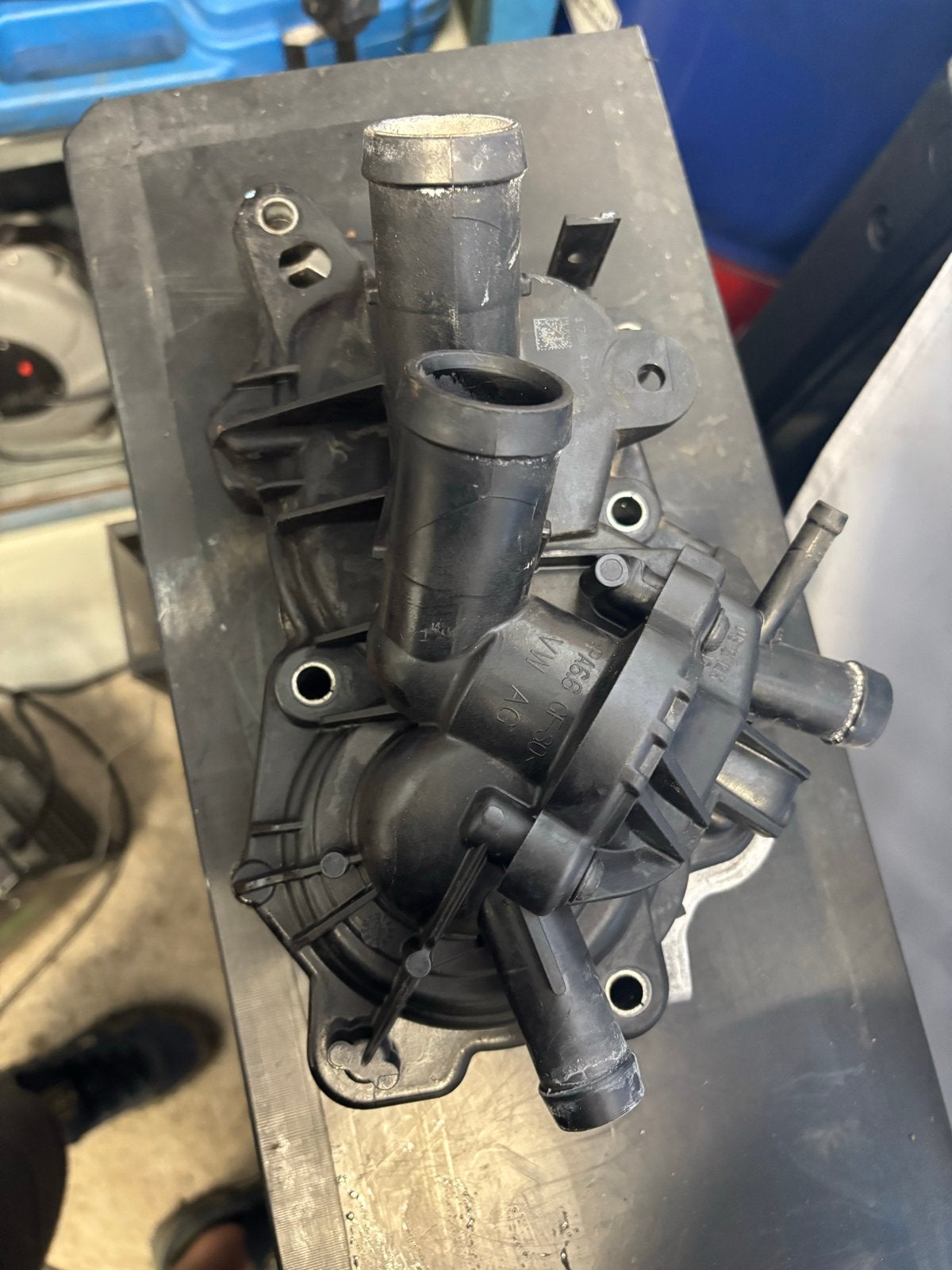 Waterpomp VW AG 04L 121 042 L - Gebruikt, Auto-onderdelen, Ophalen of Verzenden, Gebruikt, Volkswagen