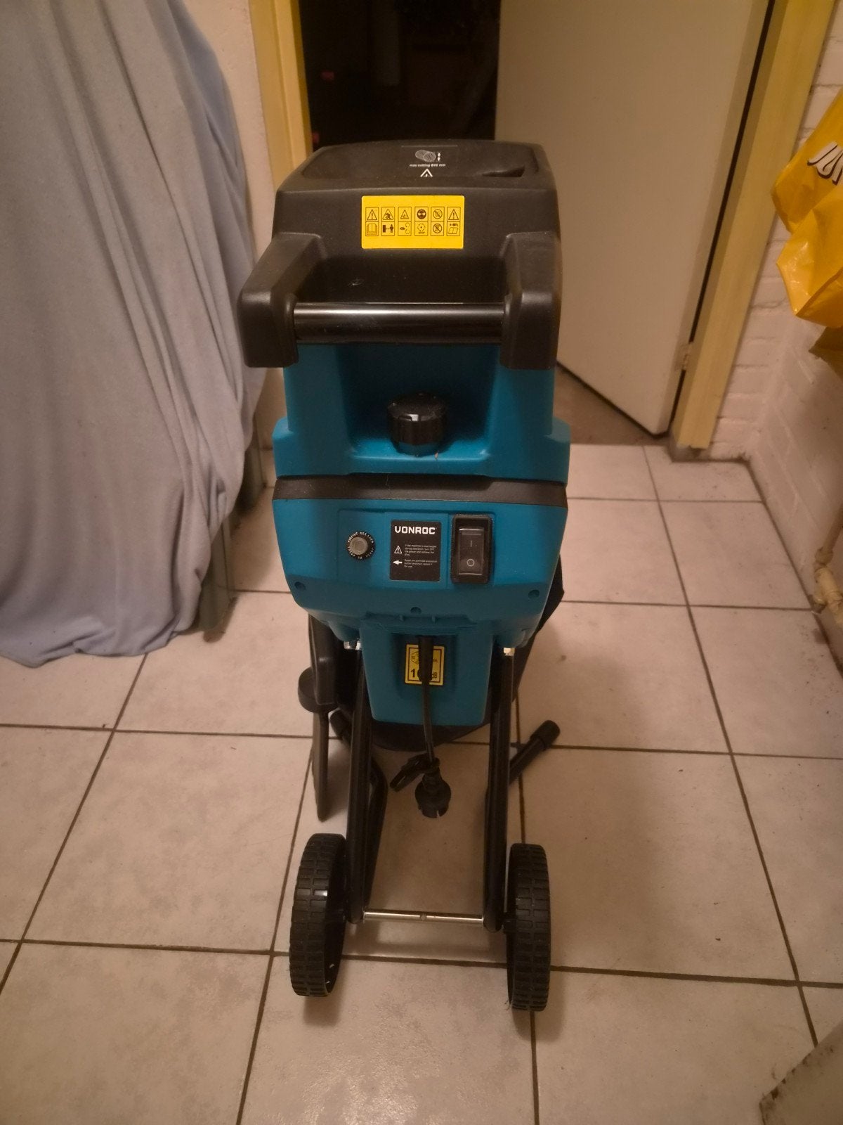 Vonroc Hakselaar 2500W - Elektrisch met opvangzak, Gebruikt, Ophalen of Verzenden, Vonroc, Met opvangzak