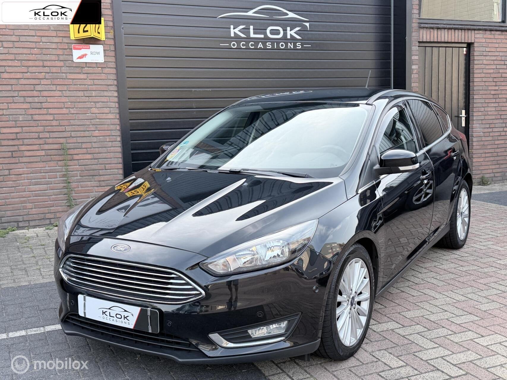 Ford Focus 1.5 Titanium Edition Automaat Clim Distributie VV, 1498 cc, 4 cilinders, Zwart, 1500 kg