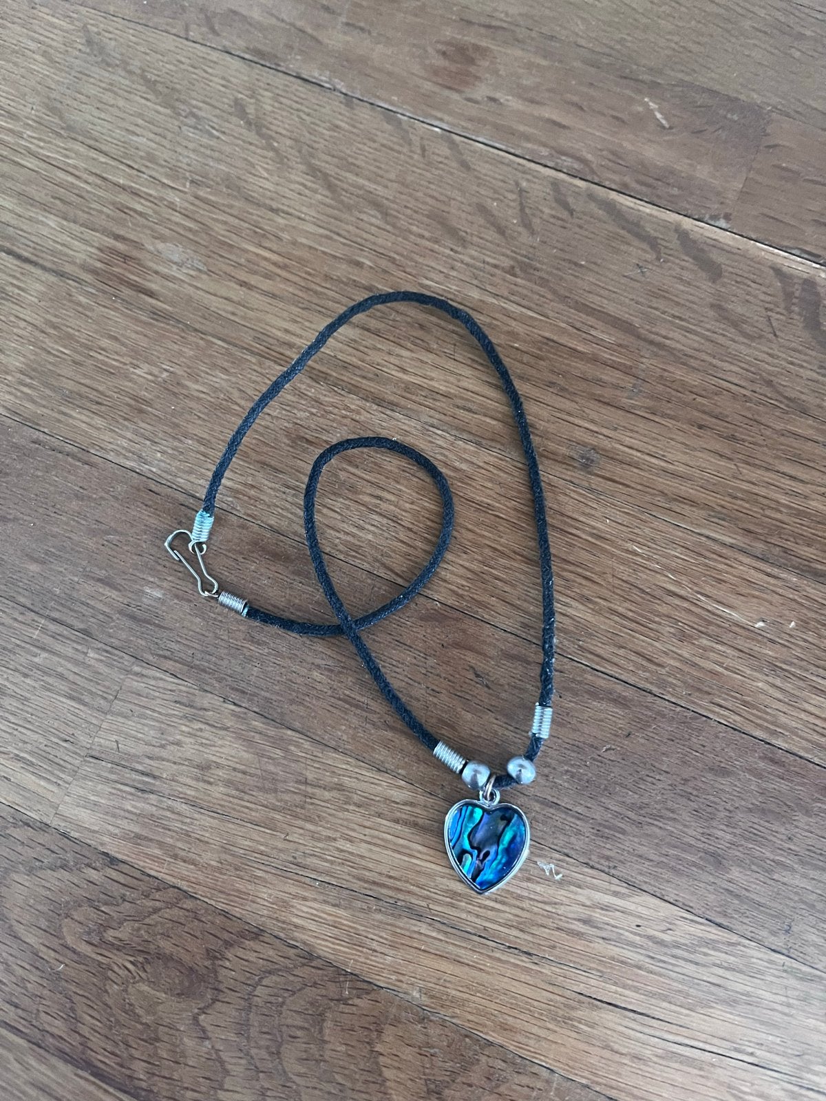 Halsketting met hartvormige hanger van abalone schelp, Gebruikt, Overige materialen, Met hanger, Verzenden