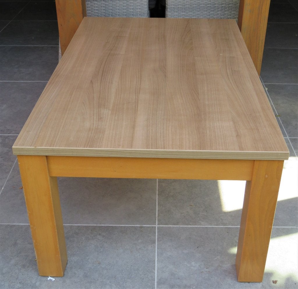 Salontafel in licht notenkleur. Hout, Huis en Inrichting, Ophalen, Gebruikt, 100 tot 150 cm, 50 tot 100 cm