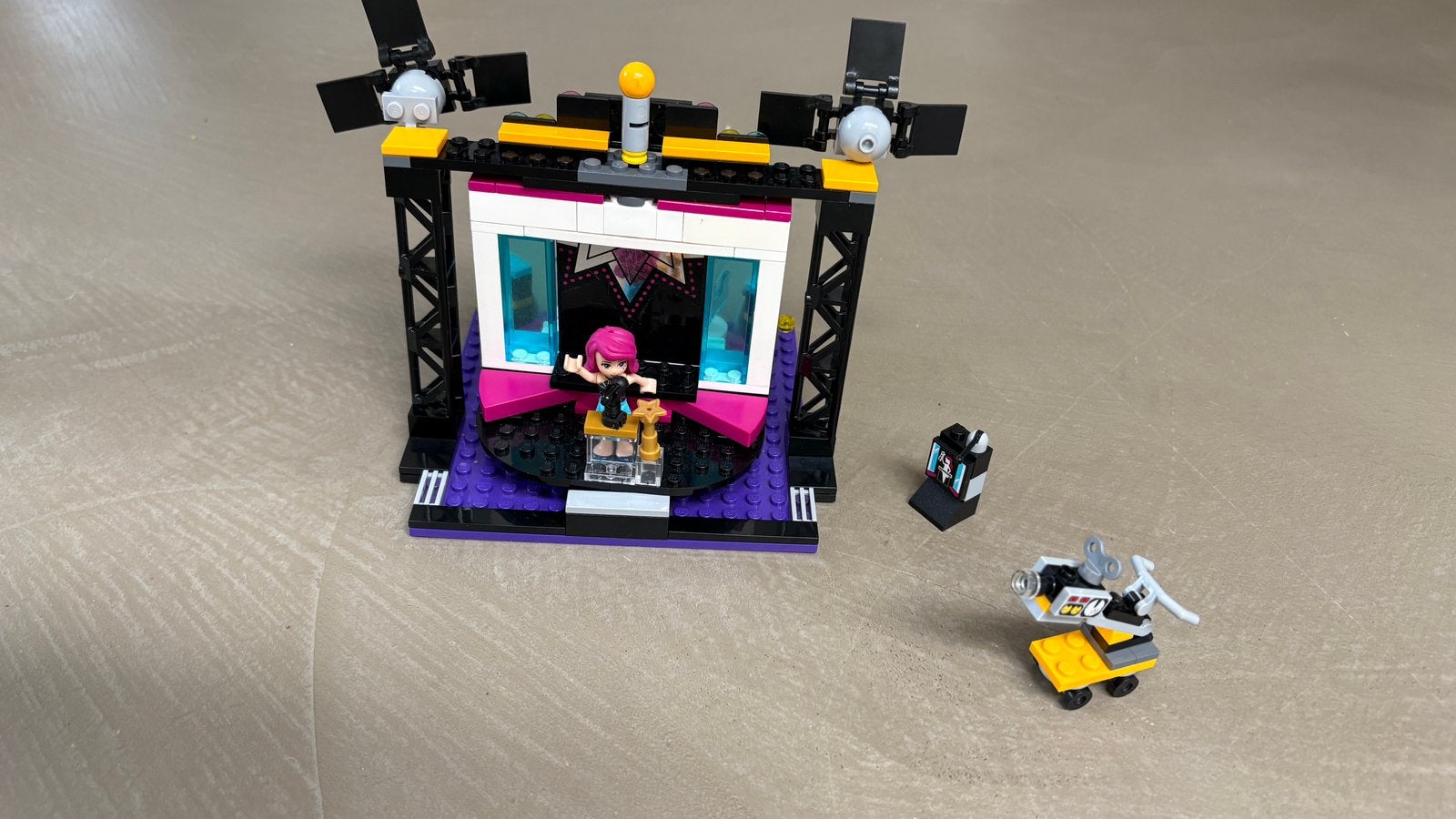 Lego Friends 41117 Pop Star TV studio, Gebruikt, Lego, Friends, Ophalen of Verzenden
