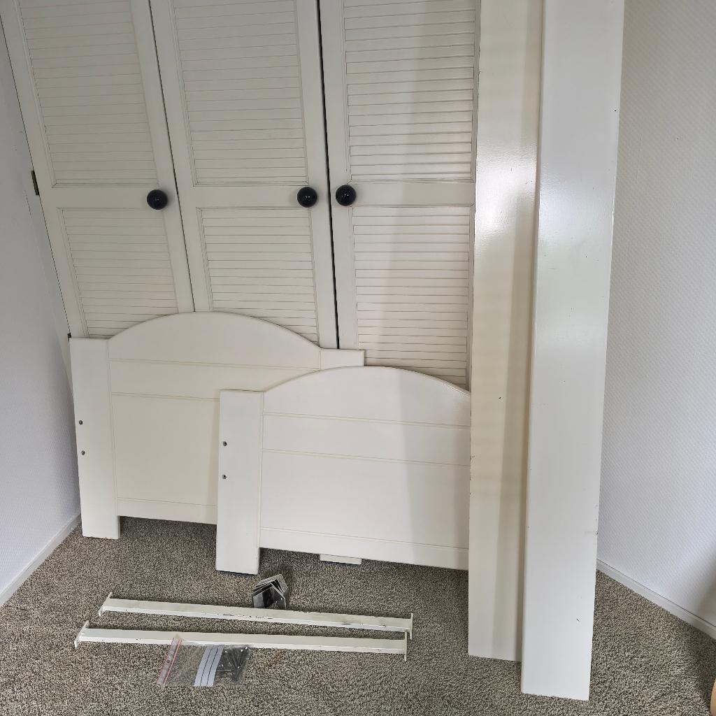 Bed 80 x 200, Huis en Inrichting, Slaapkamer | Bedden, Gebruikt, Eenpersoons, 80 cm, 200 cm, Hout, Wit, Ophalen