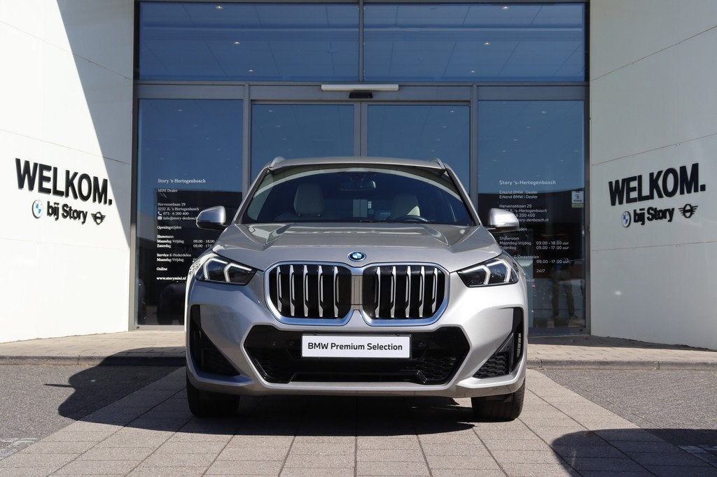BMW X1 xDrive25e M Sport Automaat / Sportstoelen / Comfort A, Gebruikt, Met garantie (alle), Hybride Elektrisch/Benzine, 3 cilinders