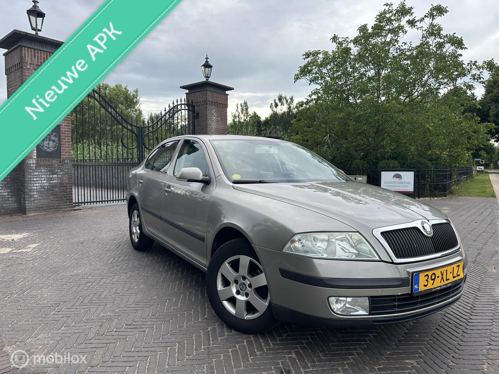 Skoda Octavia 1.6 FSI Attractive Trekhaak Airco Cruise✅, Auto's, Voorwielaandrijving, Gebruikt, Zwart, 4 cilinders