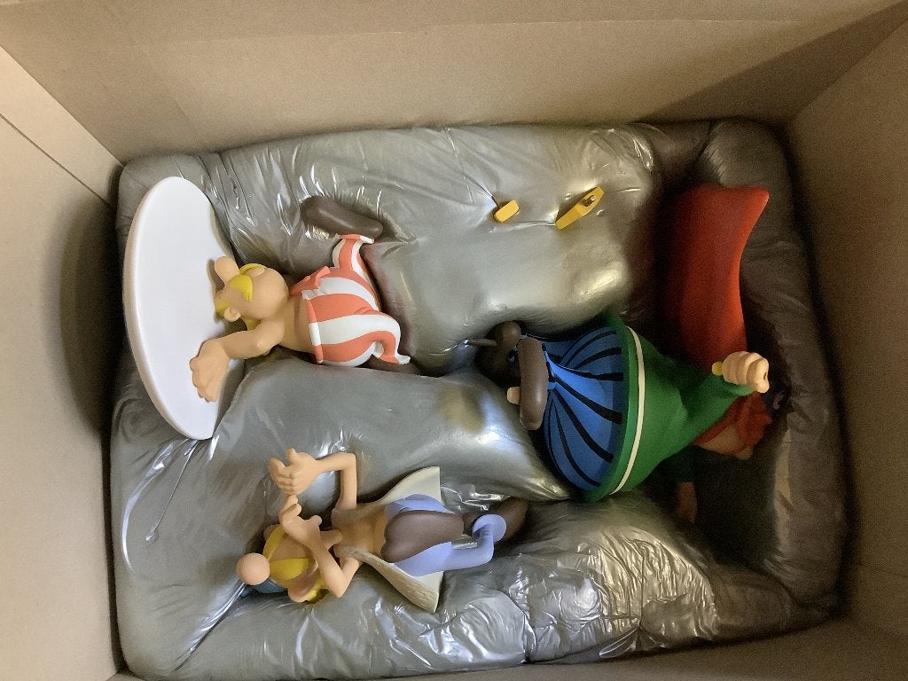 Asterix leblon cheff op schild, Ophalen, Asterix en Obelix, Zo goed als nieuw, Beeldje of Figuurtje
