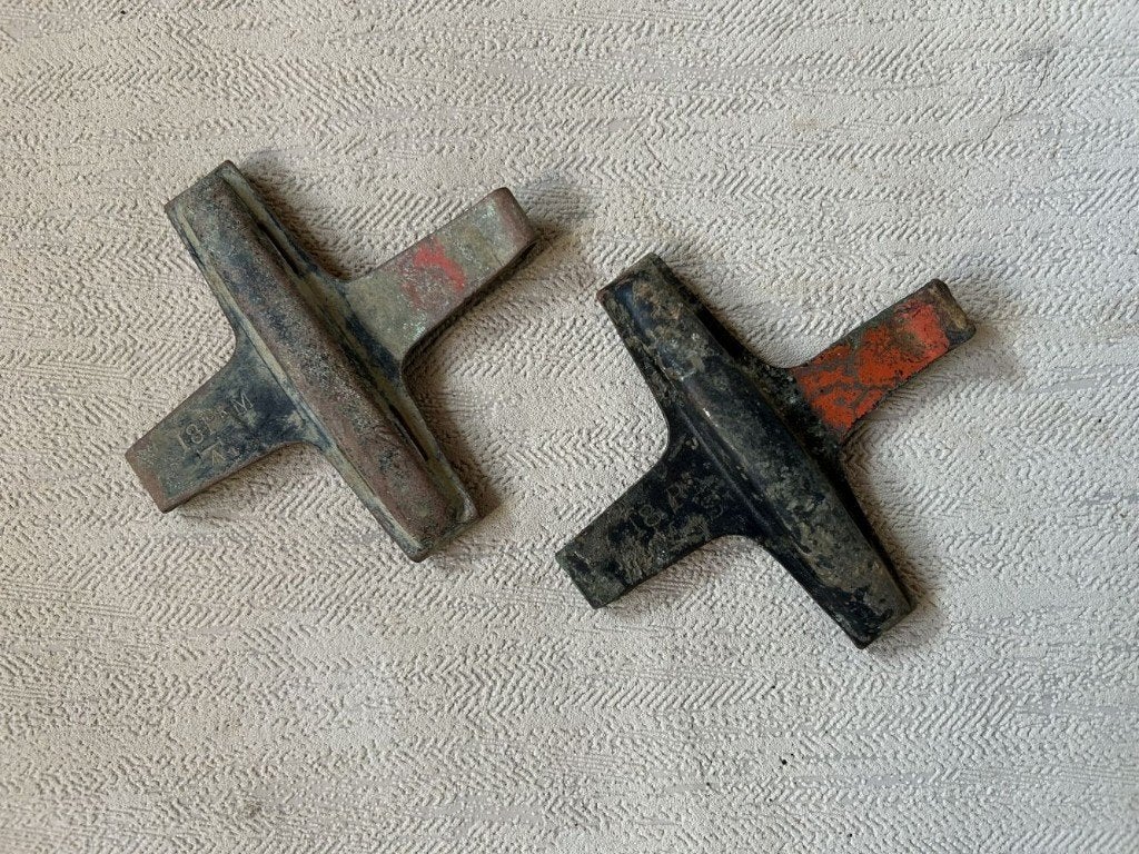 wo1 - Britse klemmen voor 18 pounder hulzen, Verzamelen, Militaria | Algemeen, Ophalen of Verzenden, Landmacht, Engeland, Hulzen of Bodemvondsten