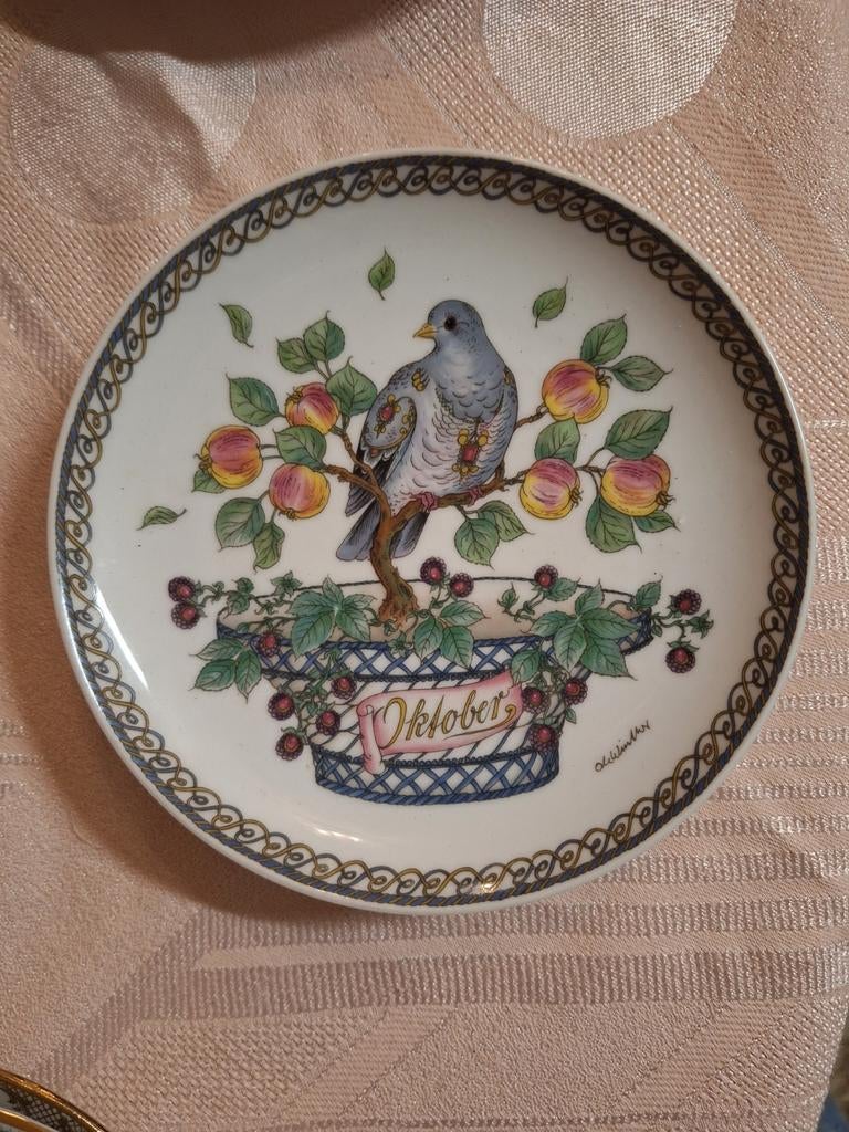 Decoratief maandbordje "Oktober" met vogel en fruit, Ophalen of Verzenden