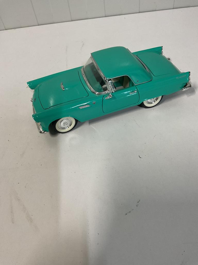 Ford Thunderbird van Road Signature, Hobby en Vrije tijd, Modelauto's | 1:18, Ophalen, Zo goed als nieuw