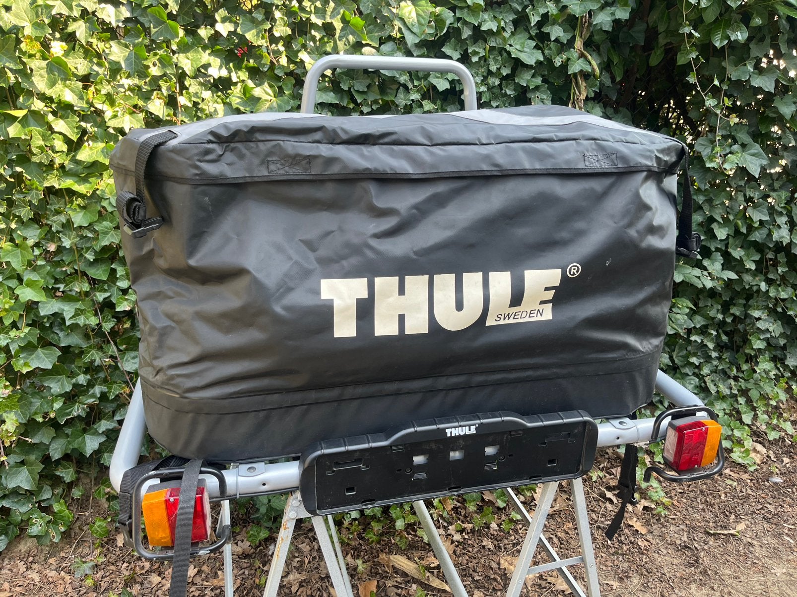 Thule Easy Bag 948 + Thule Easy Base 949 Trekhaakkoffer 400L, Ophalen, Zo goed als nieuw