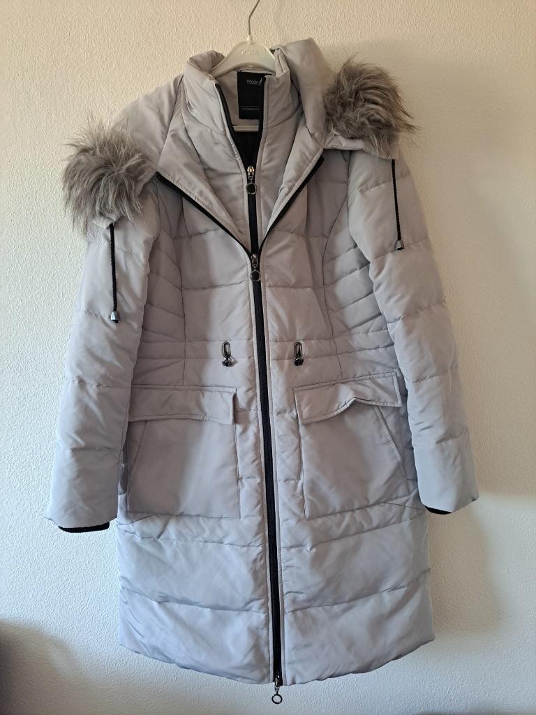 grijze yessica jas maat m, Kleding | Dames, Jassen | Winter, Zo goed als nieuw, Maat 38/40 (M), Grijs, Ophalen of Verzenden